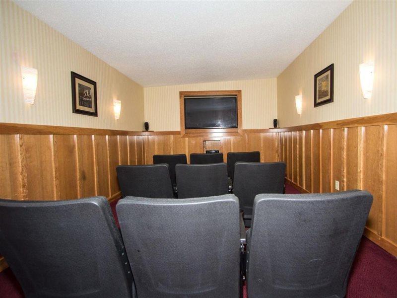 Red Roof Inn & Suites Ньюпорт-Ньюс Экстерьер фото