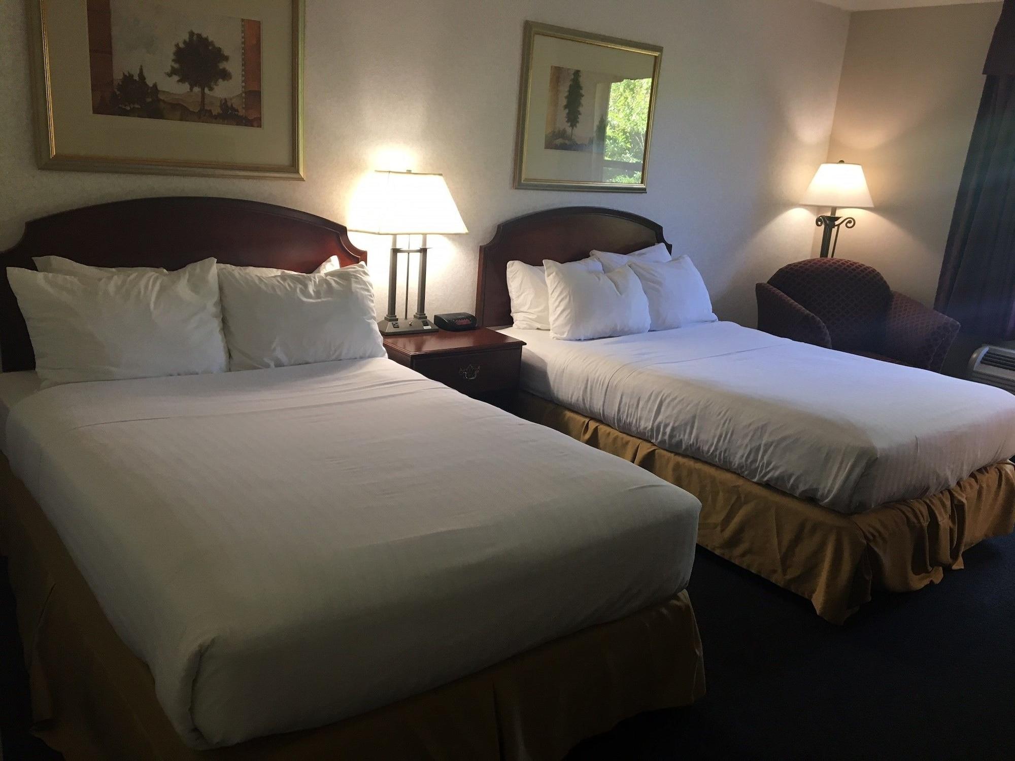 Red Roof Inn & Suites Ньюпорт-Ньюс Экстерьер фото