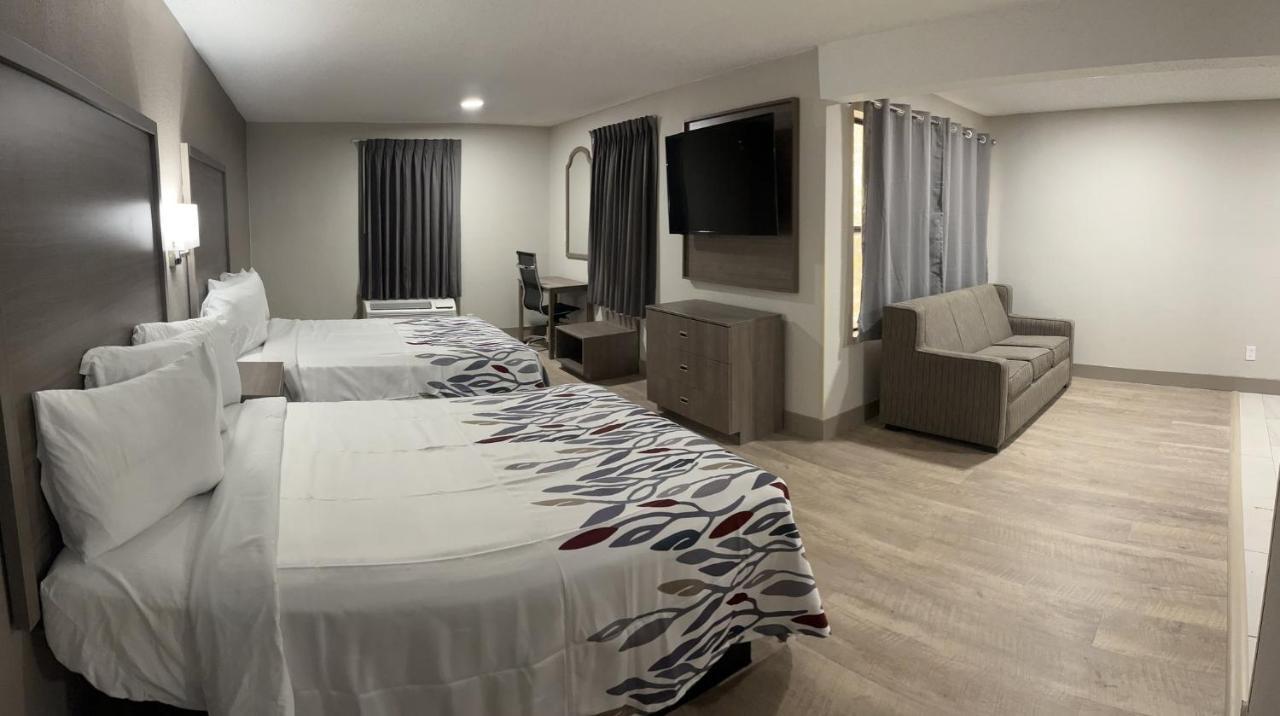 Red Roof Inn & Suites Ньюпорт-Ньюс Экстерьер фото