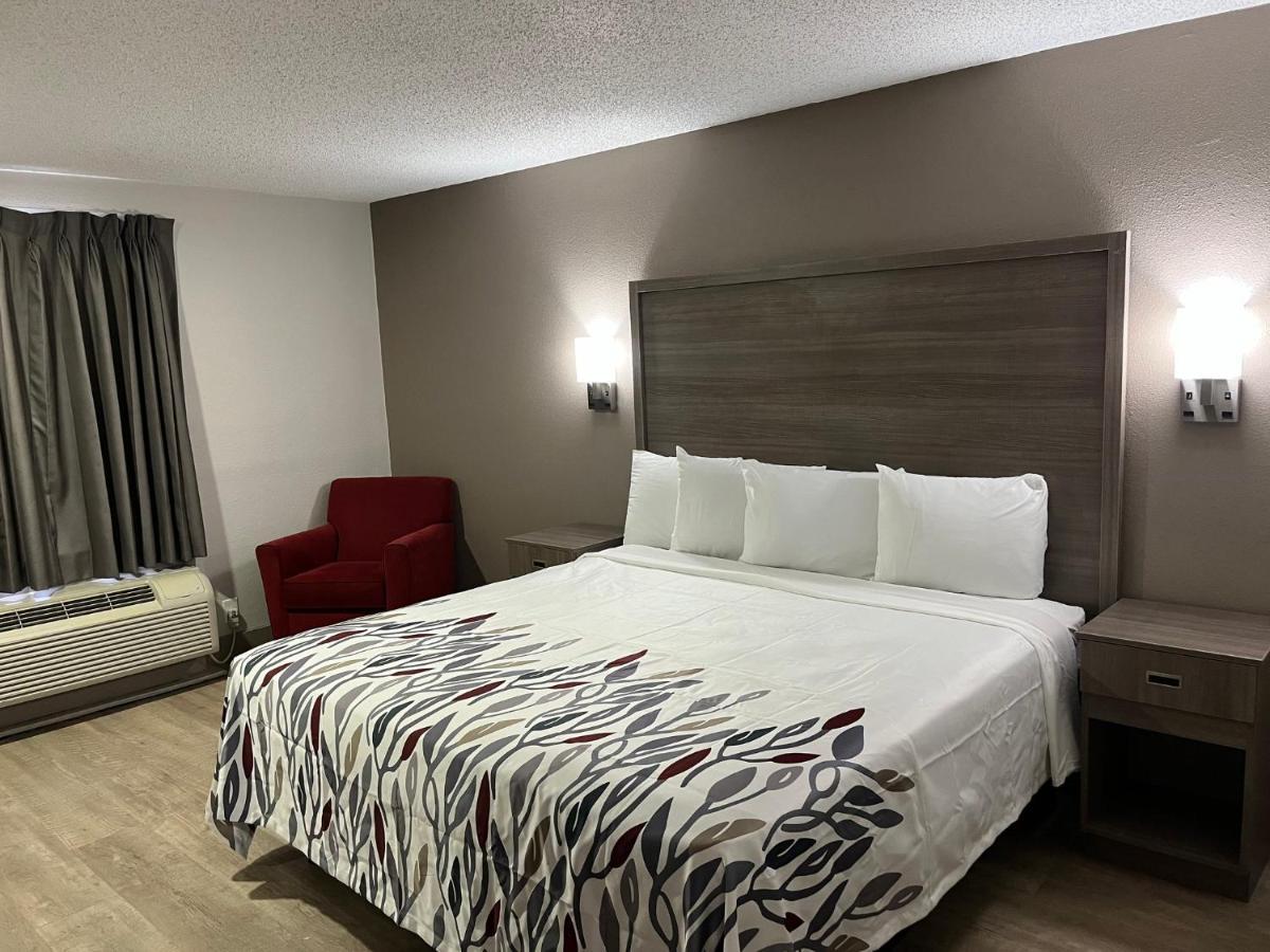 Red Roof Inn & Suites Ньюпорт-Ньюс Экстерьер фото