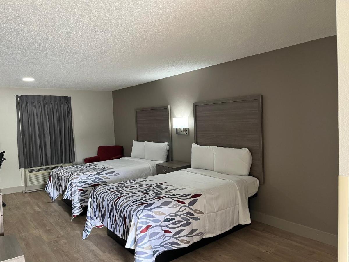 Red Roof Inn & Suites Ньюпорт-Ньюс Экстерьер фото