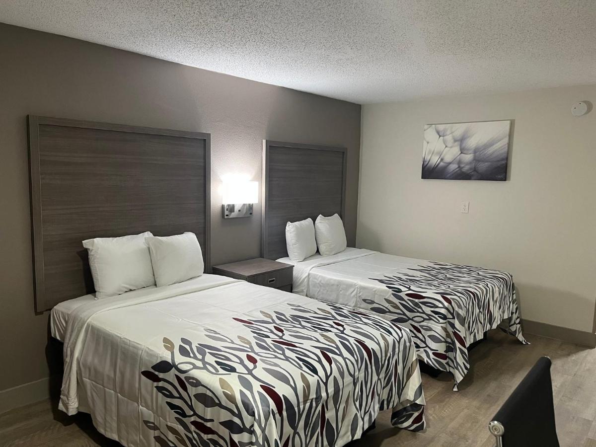 Red Roof Inn & Suites Ньюпорт-Ньюс Экстерьер фото