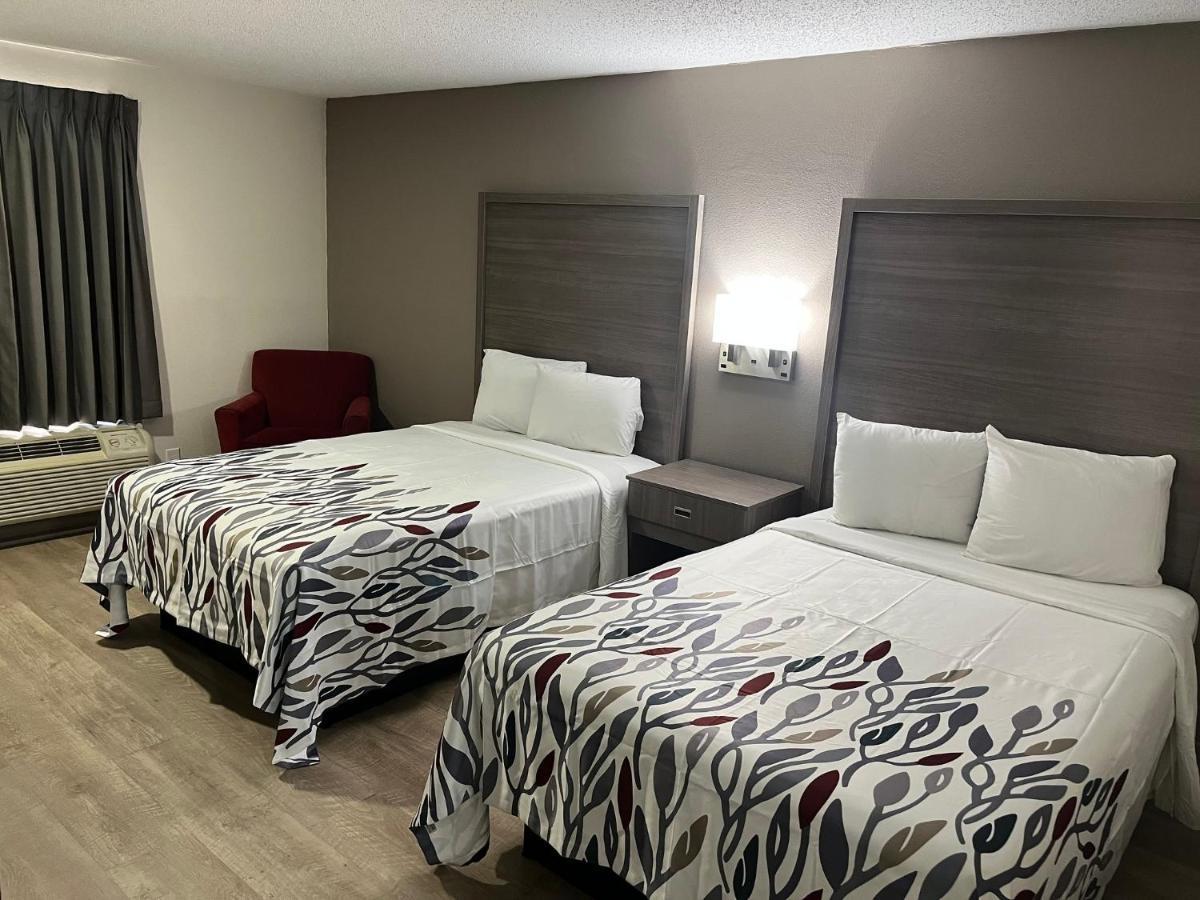 Red Roof Inn & Suites Ньюпорт-Ньюс Экстерьер фото