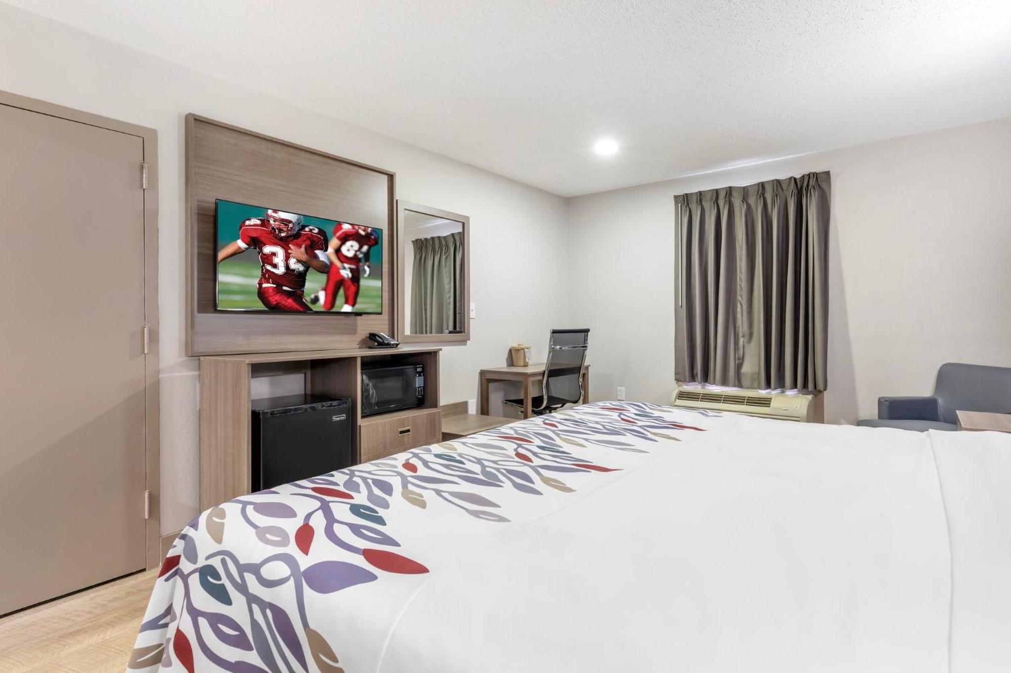 Red Roof Inn & Suites Ньюпорт-Ньюс Экстерьер фото