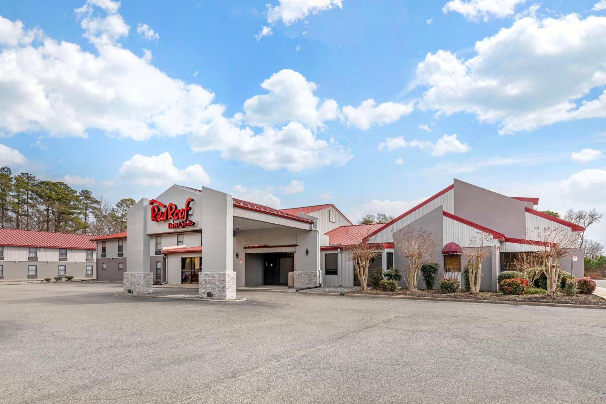 Red Roof Inn & Suites Ньюпорт-Ньюс Экстерьер фото
