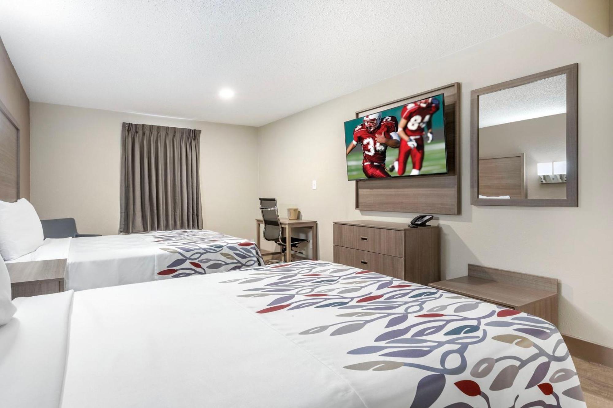 Red Roof Inn & Suites Ньюпорт-Ньюс Экстерьер фото