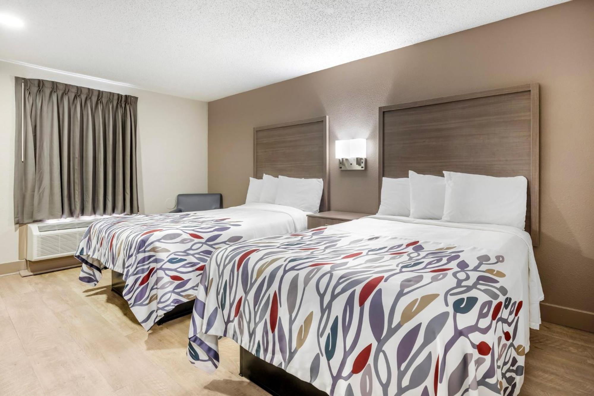 Red Roof Inn & Suites Ньюпорт-Ньюс Экстерьер фото