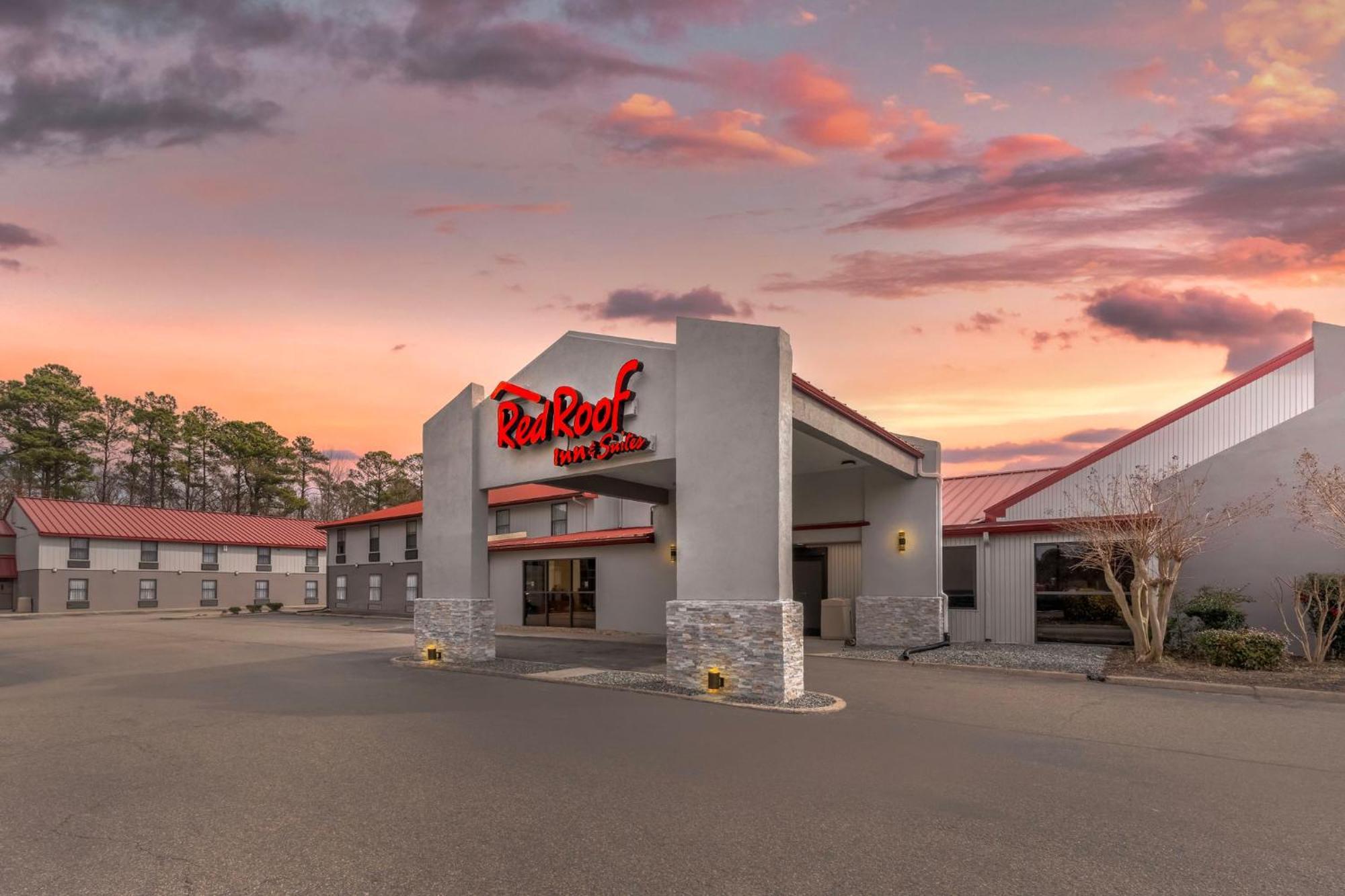 Red Roof Inn & Suites Ньюпорт-Ньюс Экстерьер фото