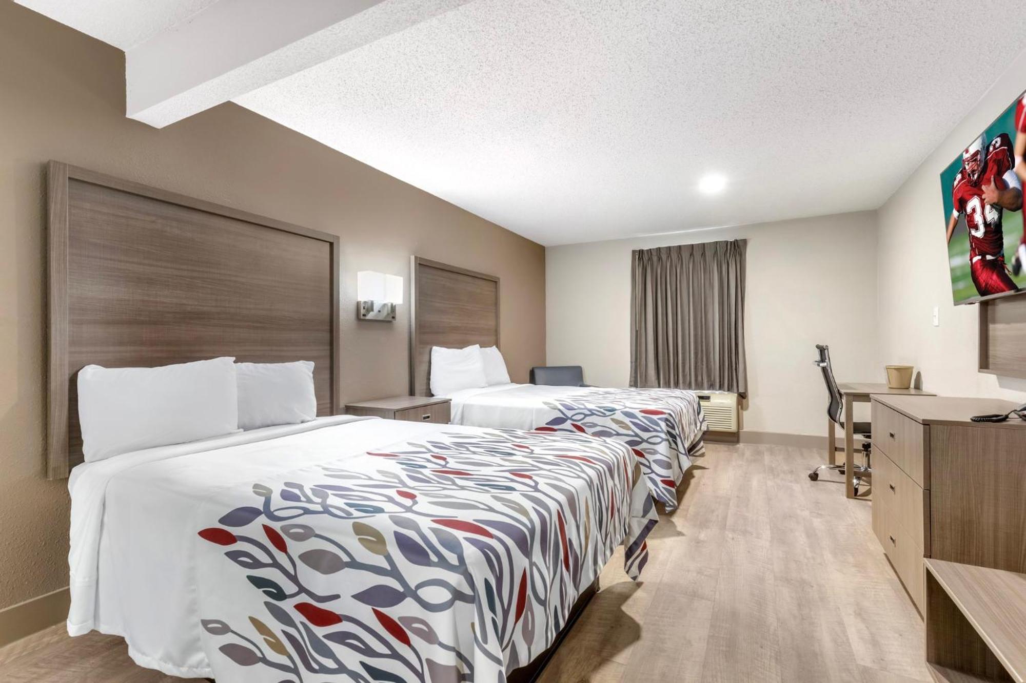 Red Roof Inn & Suites Ньюпорт-Ньюс Экстерьер фото