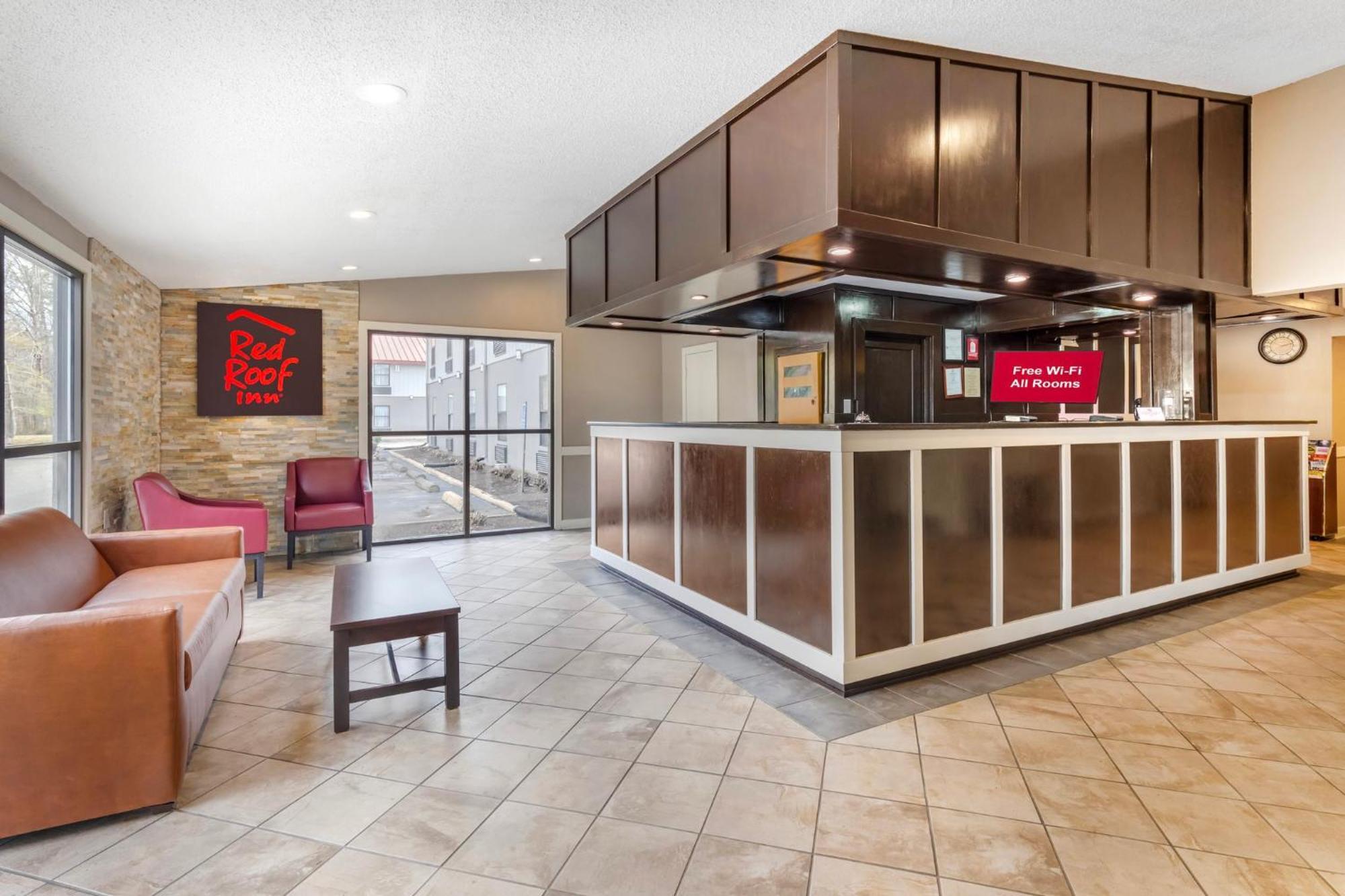 Red Roof Inn & Suites Ньюпорт-Ньюс Экстерьер фото
