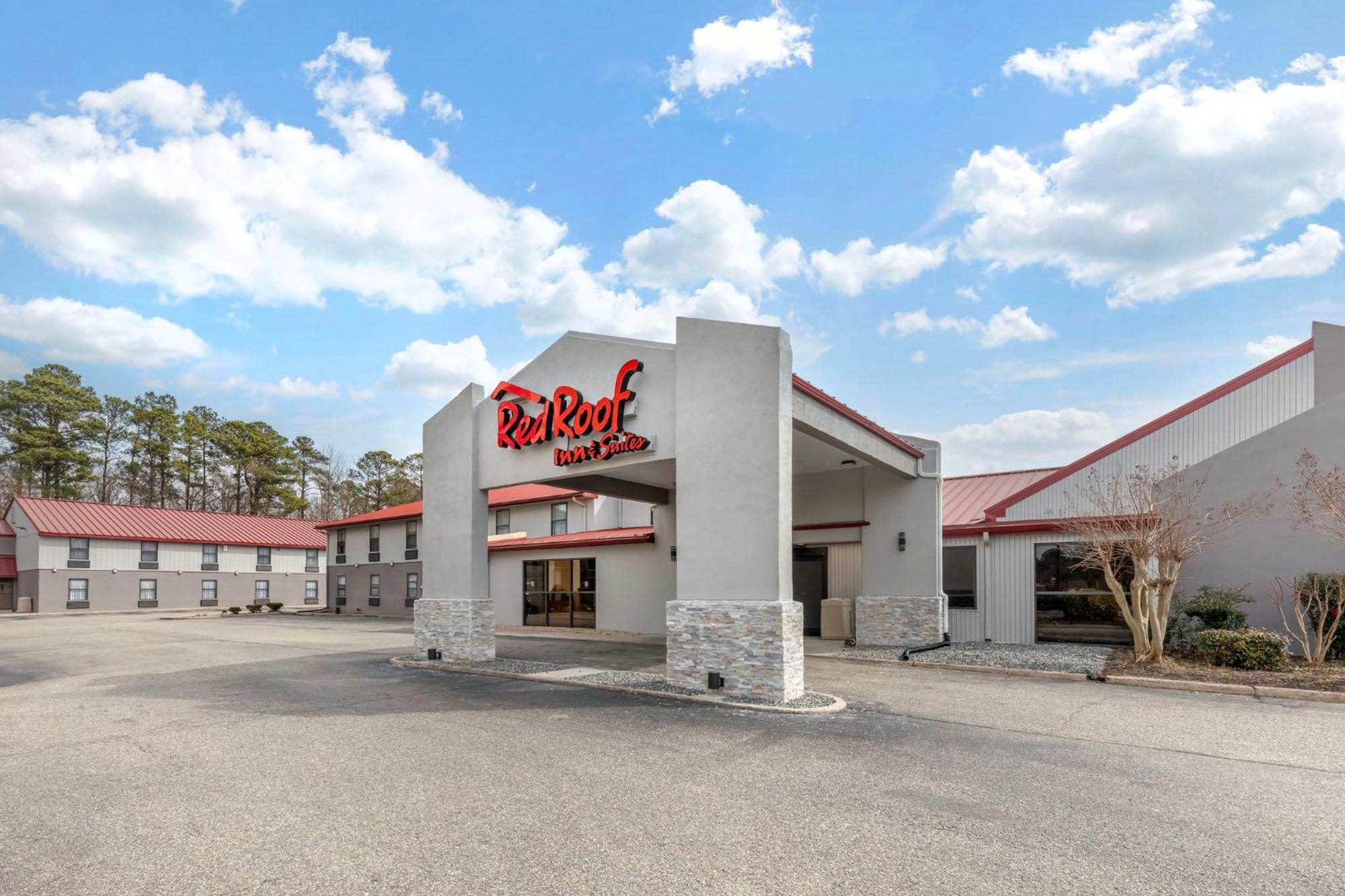 Red Roof Inn & Suites Ньюпорт-Ньюс Экстерьер фото